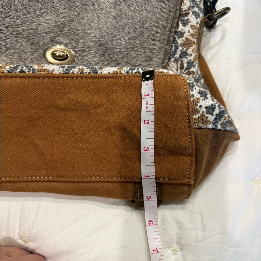 Myra Bag Ancient Art Convertible crossbody/backpack - Picture 5 of 7